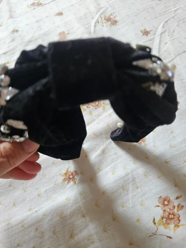 Cerchietto velluto nero con perle e strass