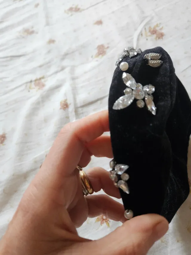 Cerchietto velluto nero con perle e strass