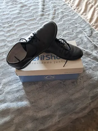Zapatos PetitShoes niño talla 35