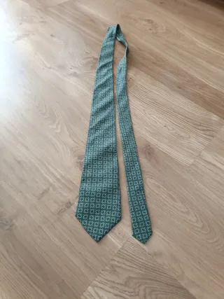 Corbata de seda verde
