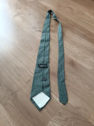 Corbata de seda verde