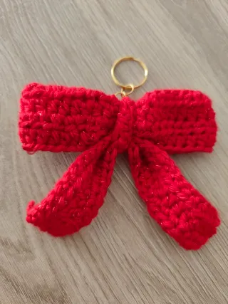 Portachiavi uncinetto fiocco rosso e bianco