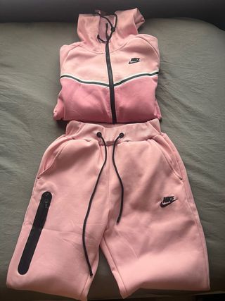 Conjunto Nike Tech Fleece Rosa