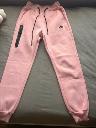Conjunto Nike Tech Fleece Rosa