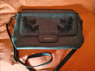 Bolso Misako negro con bordado floral