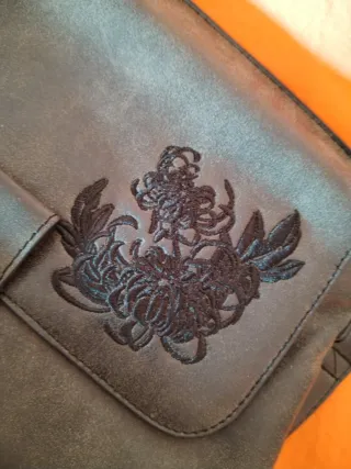 Bolso Misako negro con bordado floral