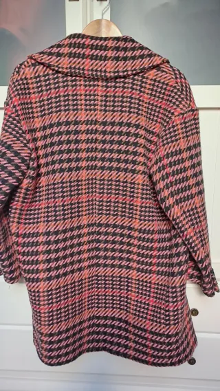 Abrigo cuadros rosa y negro