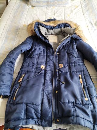 Plumífero con capucha azul marino Zara