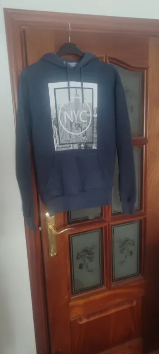 Sudadera azul con estampado NYC