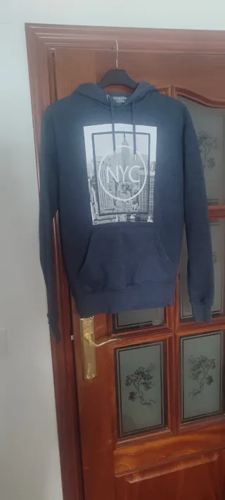 Sudadera azul con estampado NYC
