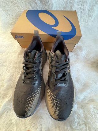 ASICS Novablast 4 Platinum 43 EU / US 9.5