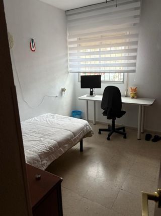 Habitación libre en piso compartido