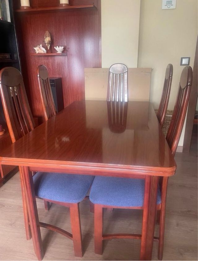 Mesa de comedor y hasta 6 sillas