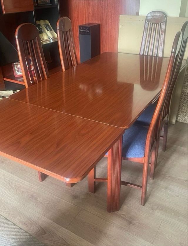 Mesa de comedor y hasta 6 sillas