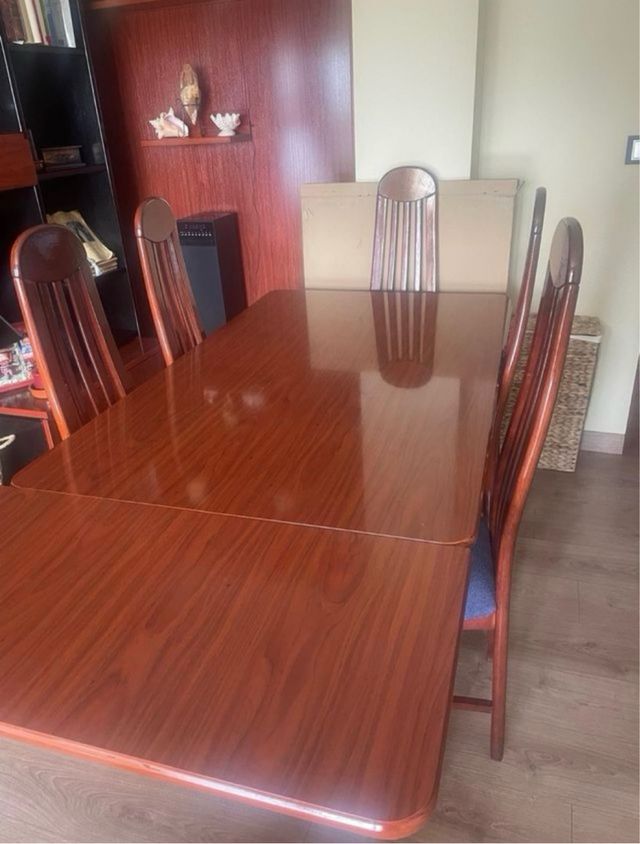 Mesa de comedor y hasta 6 sillas