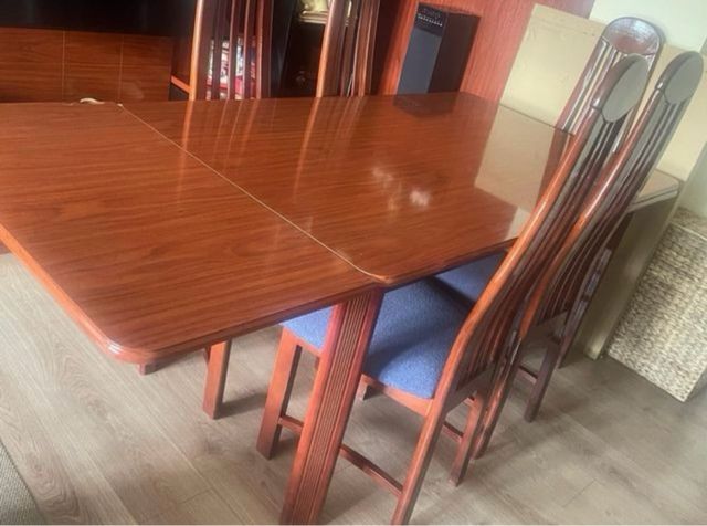 Mesa de comedor y hasta 6 sillas