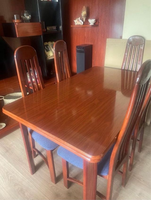 Mesa de comedor y hasta 6 sillas