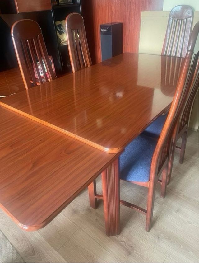 Mesa de comedor y hasta 6 sillas