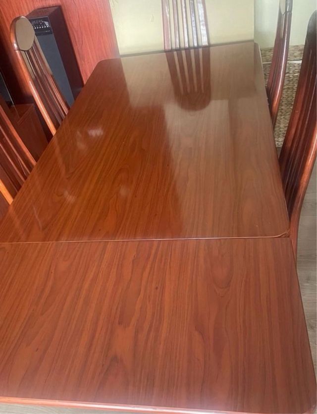 Mesa de comedor y hasta 6 sillas