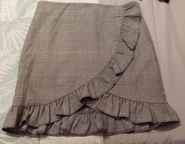Falda mini cuadros volantes