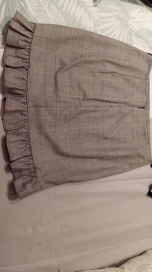 Falda mini cuadros volantes