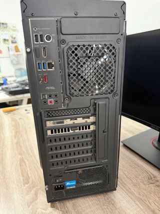 Vendo PC Gaming Personalizado por falta de uso.