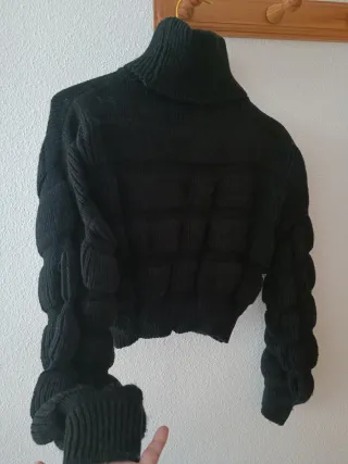 Jersey punto negro cuello vuelto