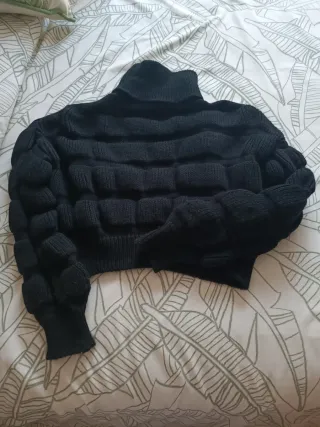 Jersey punto negro cuello vuelto