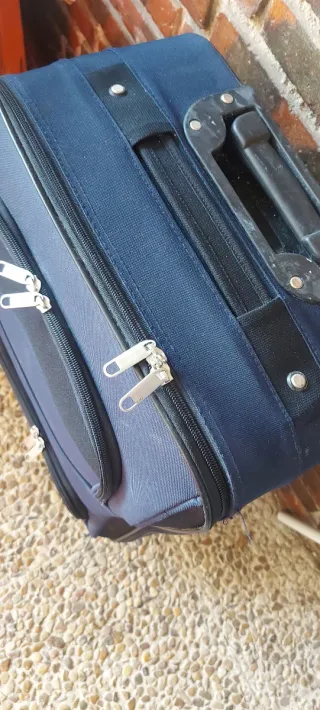 Conjunto maleta y bolsa de viaje azul