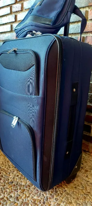 Conjunto maleta y bolsa de viaje azul