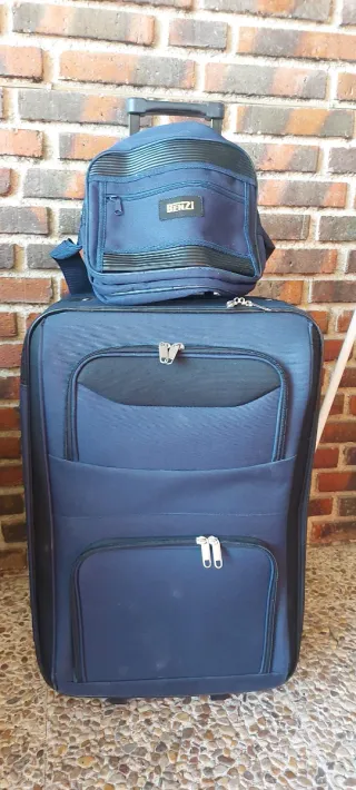Conjunto maleta y bolsa de viaje azul