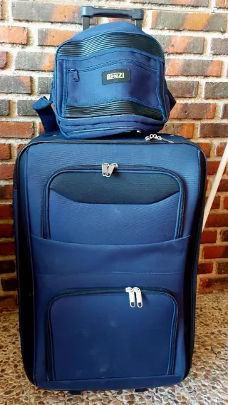 Conjunto maleta y bolsa de viaje azul