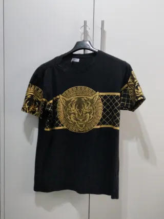 Camiseta Red Jack Negra y Dorada