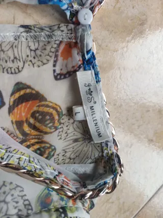 Blusa sin mangas con estampado de mariposas