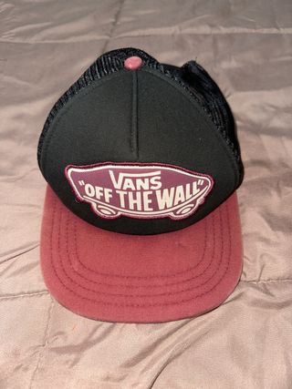 Gorra Vans Trucker Negra y Roja
