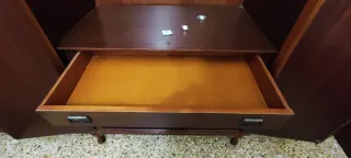 Armario antiguo de madera grande