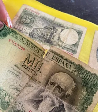 Lote Billetes Españoles Pesetas (5, 10, 1000)