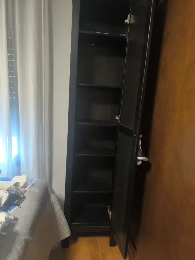 Mueble alto negro con espejo