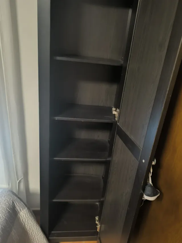 Mueble alto negro con espejo