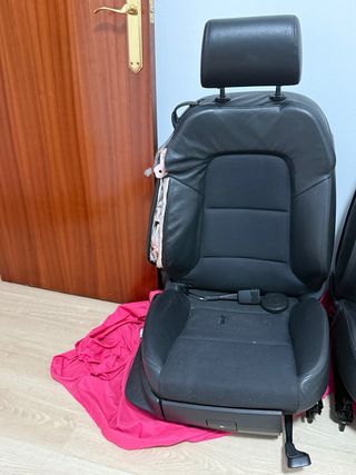 Asiento de coche negro