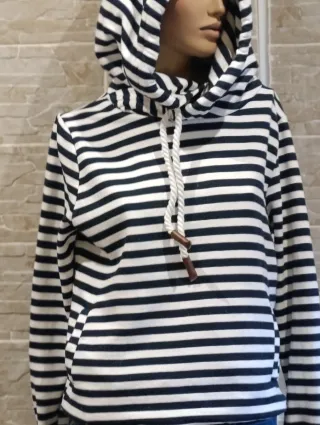 Sudadera Primark rayas blancas y negras