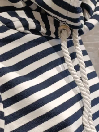 Sudadera Primark rayas blancas y negras