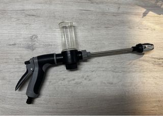 Pistola de lavado con depósito