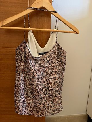 Blusa Mango de tirantes cruzados en la espalda