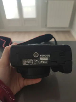 Canon EOS 1000D Negra