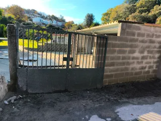 Portón metálico doble