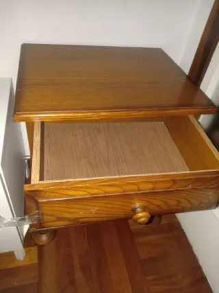 Mueble de madera con 3 cajones