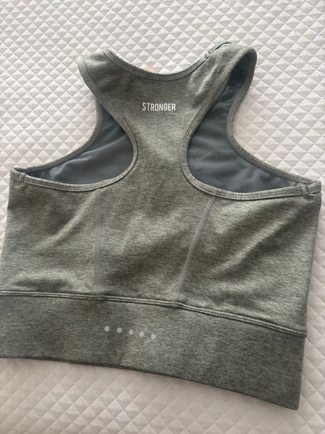 Top deportivo Stronger verde