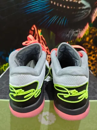 Nike LeBron 22 negro y amarillo neón