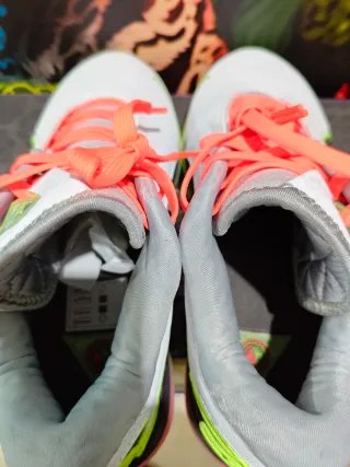 Nike LeBron 22 negro y amarillo neón